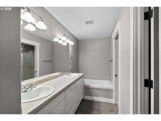 1641 E HEITMAN Ave, La Center, WA 98629