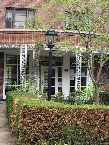 7711 35th Avenue 4C, Jackson Heights, NY 11372