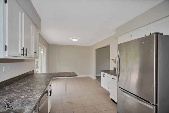 2n314 Euclid Avenue, Glen Ellyn, IL 60137