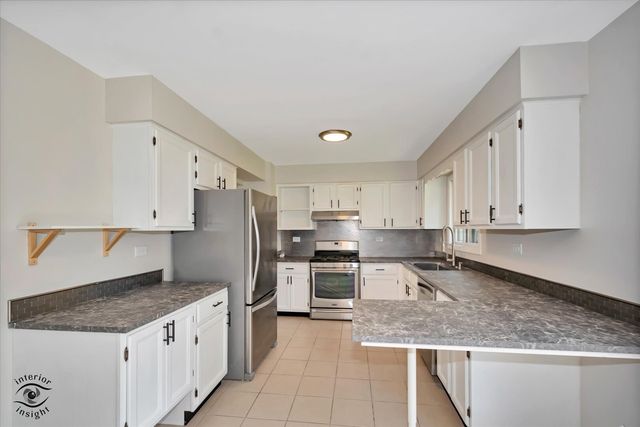 2n314 Euclid Avenue, Glen Ellyn, IL 60137