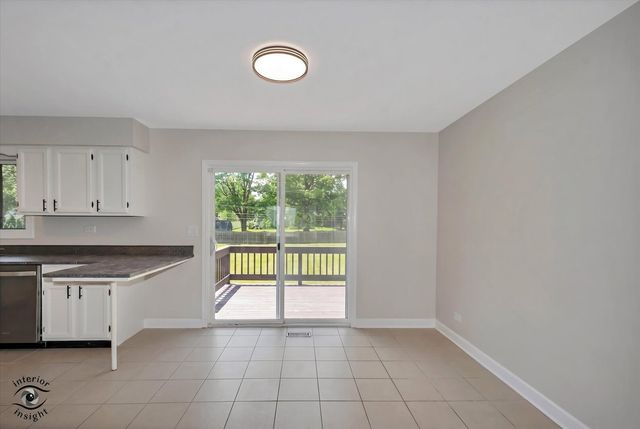 2n314 Euclid Avenue, Glen Ellyn, IL 60137
