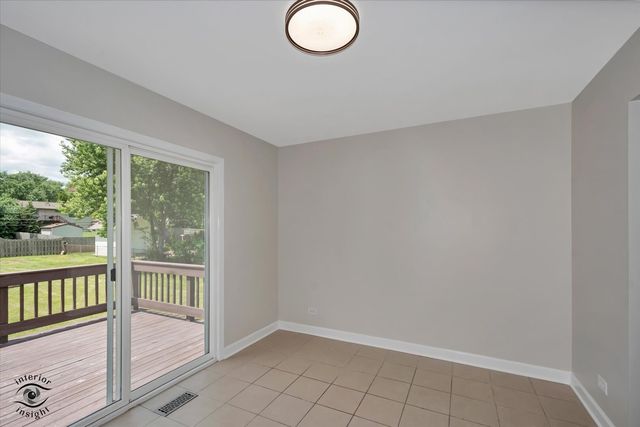 2n314 Euclid Avenue, Glen Ellyn, IL 60137