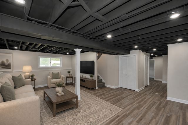 2n314 Euclid Avenue, Glen Ellyn, IL 60137