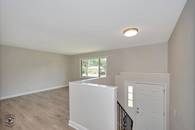 2n314 Euclid Avenue, Glen Ellyn, IL 60137