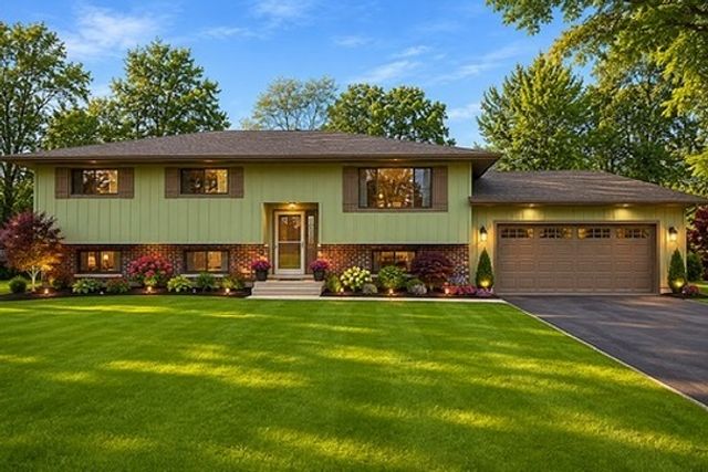 2n314 Euclid Avenue, Glen Ellyn, IL 60137