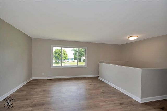 2n314 Euclid Avenue, Glen Ellyn, IL 60137