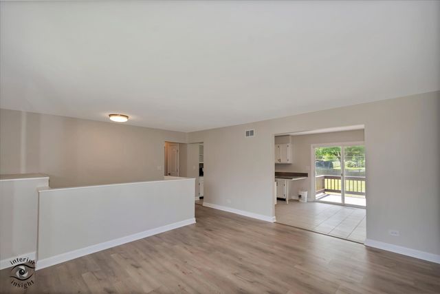 2n314 Euclid Avenue, Glen Ellyn, IL 60137