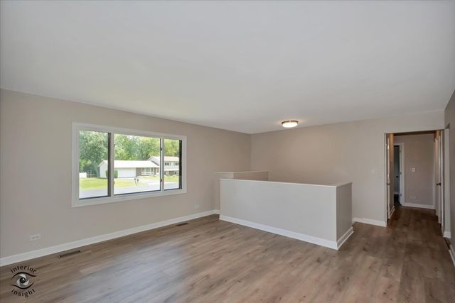 2n314 Euclid Avenue, Glen Ellyn, IL 60137