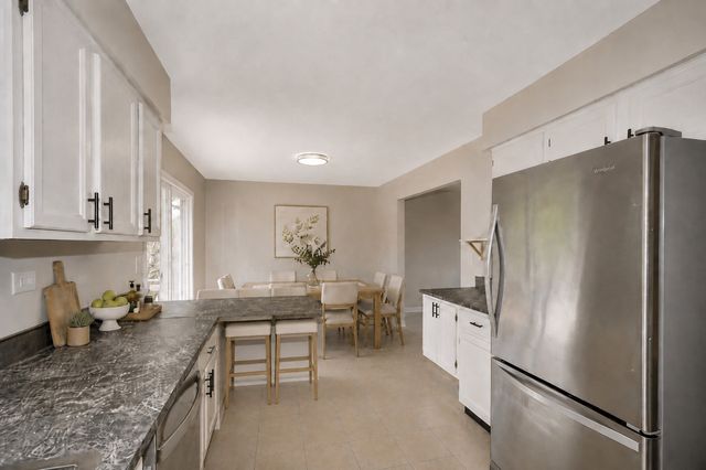 2n314 Euclid Avenue, Glen Ellyn, IL 60137