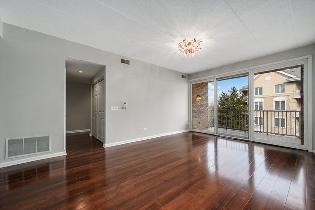 1731 Pavilion Way Way 405, Park Ridge, IL 60068