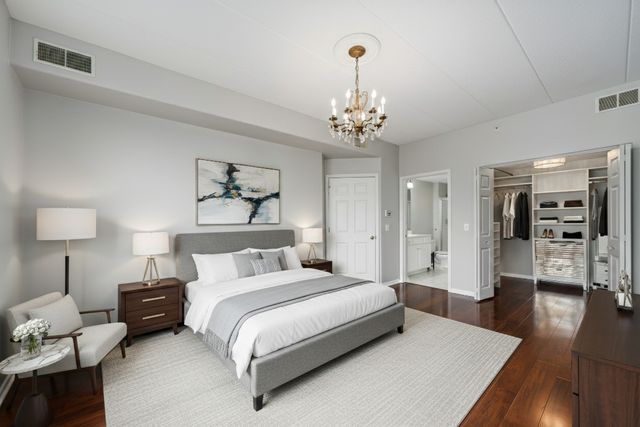 1731 Pavilion Way Way 405, Park Ridge, IL 60068