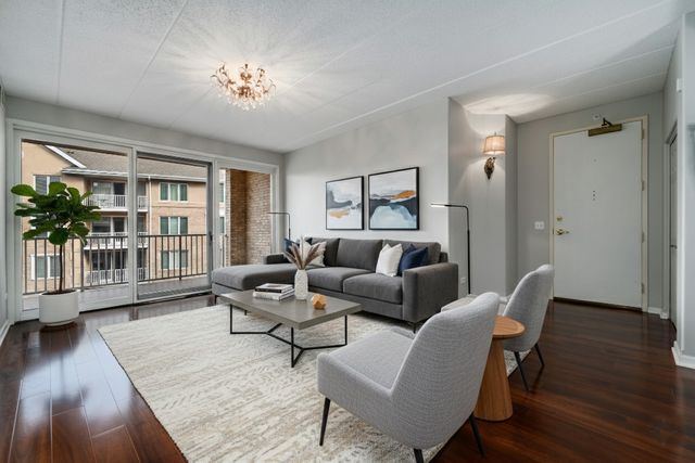 1731 Pavilion Way Way 405, Park Ridge, IL 60068