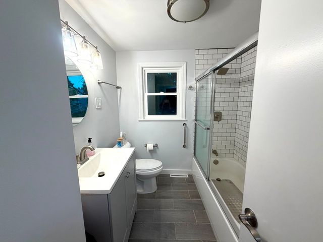 40 Neal St, Walpole, MA 02081