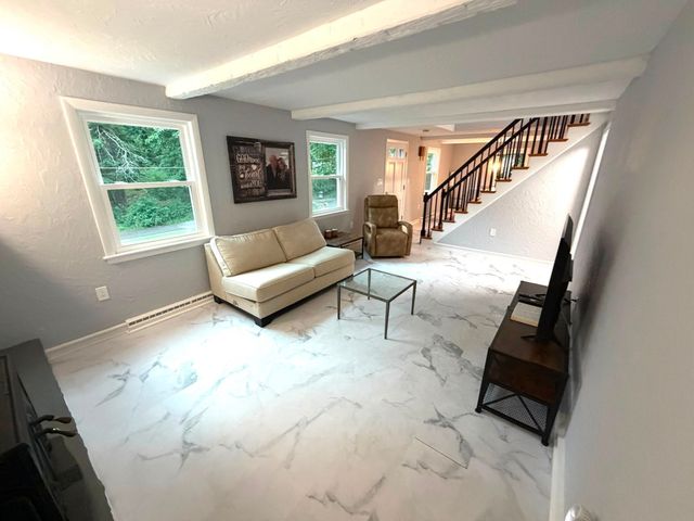 40 Neal St, Walpole, MA 02081