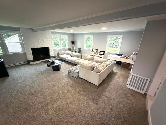 40 Neal St, Walpole, MA 02081