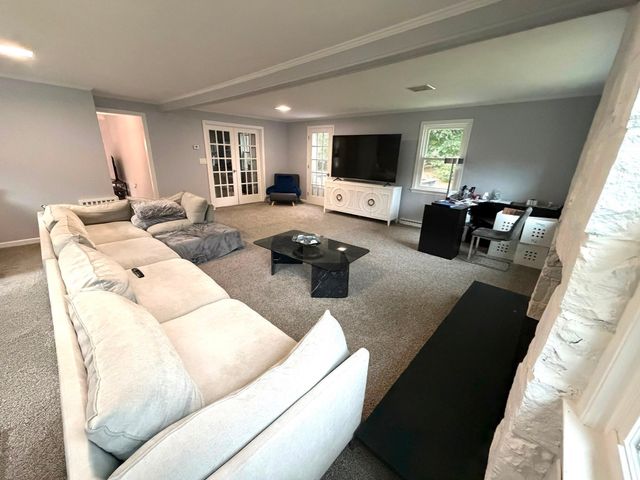 40 Neal St, Walpole, MA 02081