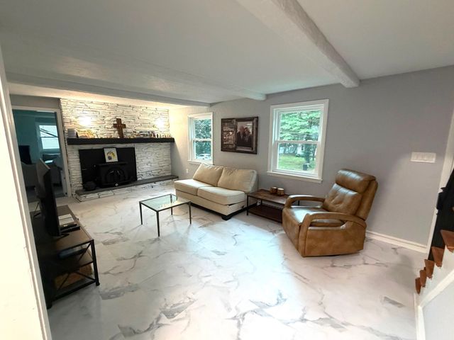 40 Neal St, Walpole, MA 02081