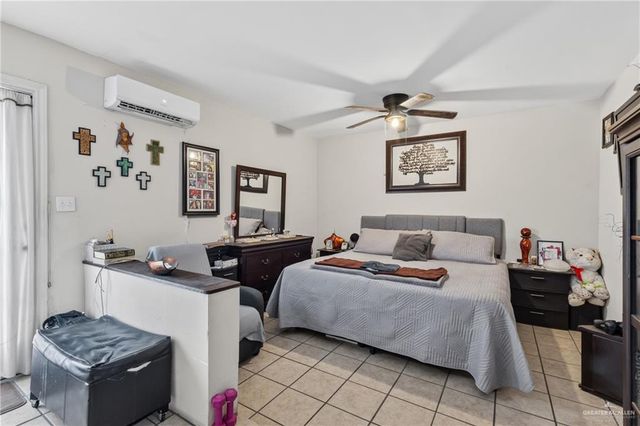 1712 W Adelita Street, Weslaco, TX 78599