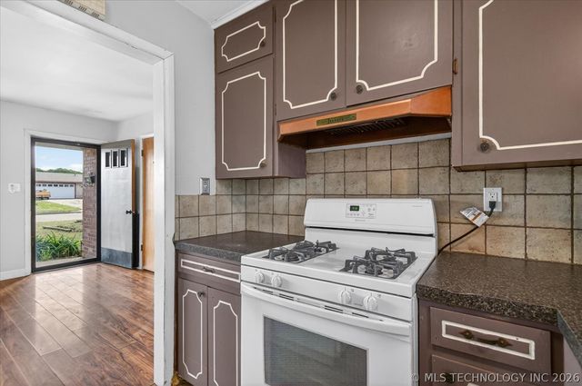 429 NE Elmhurst Avenue, Bartlesville, OK 74006