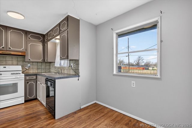 429 NE Elmhurst Avenue, Bartlesville, OK 74006