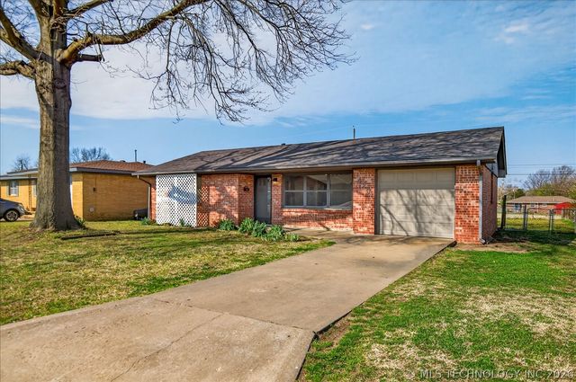 429 NE Elmhurst Avenue, Bartlesville, OK 74006
