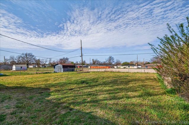 429 NE Elmhurst Avenue, Bartlesville, OK 74006