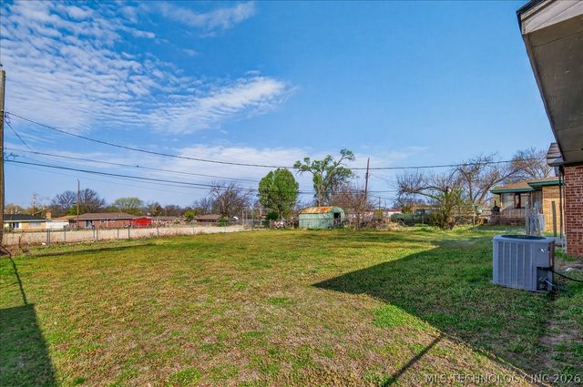 429 NE Elmhurst Avenue, Bartlesville, OK 74006