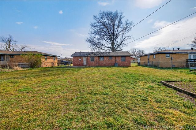 429 NE Elmhurst Avenue, Bartlesville, OK 74006
