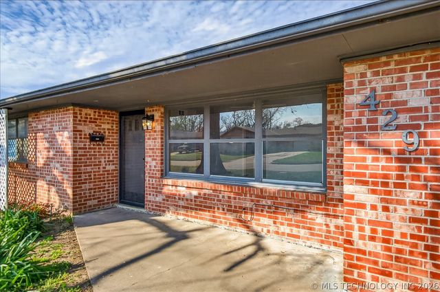 429 NE Elmhurst Avenue, Bartlesville, OK 74006
