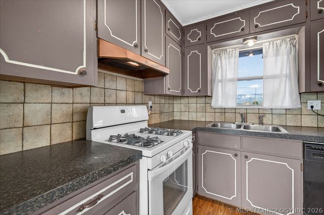 429 NE Elmhurst Avenue, Bartlesville, OK 74006