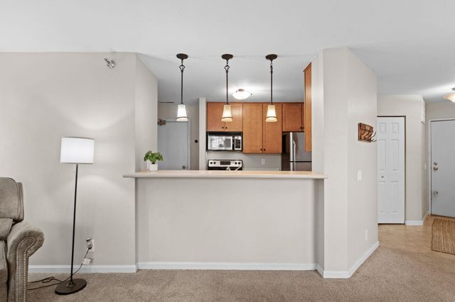 6157 Chasewood Parkway 102, Minnetonka, MN 55343