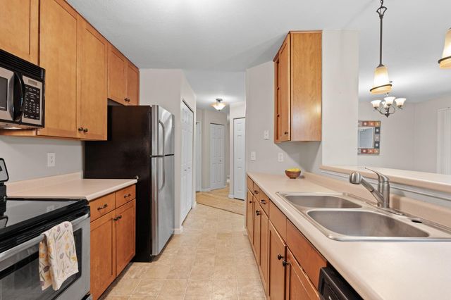 6157 Chasewood Parkway 102, Minnetonka, MN 55343