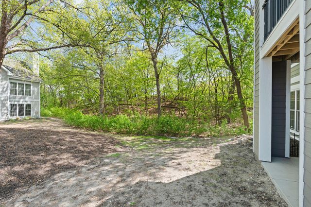 6157 Chasewood Parkway 102, Minnetonka, MN 55343