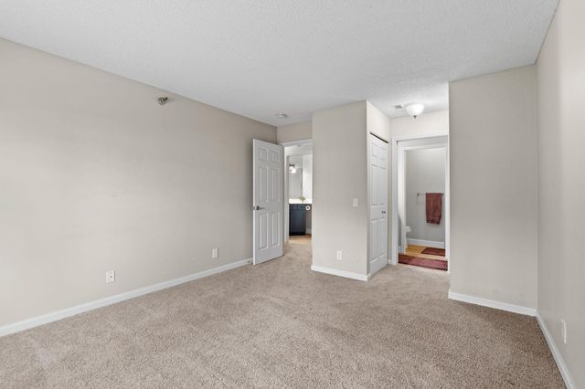 6157 Chasewood Parkway 102, Minnetonka, MN 55343