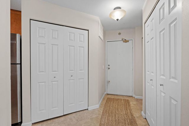 6157 Chasewood Parkway 102, Minnetonka, MN 55343