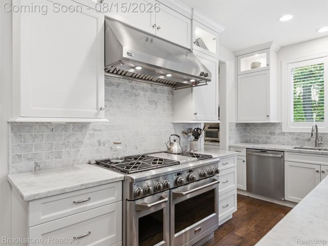 7655 Maple Ridge Court, Independence Charter Township, MI 48346