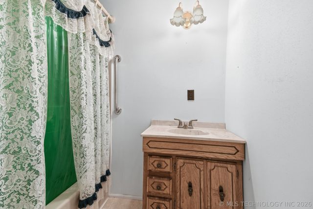 23212 W Coyote Trail, Sand Springs, OK 74063