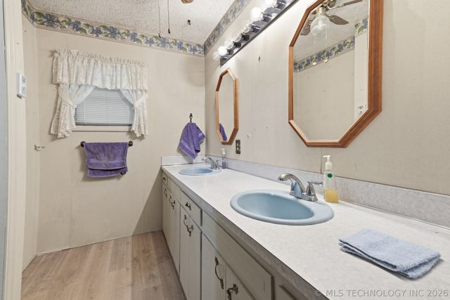 23212 W Coyote Trail, Sand Springs, OK 74063