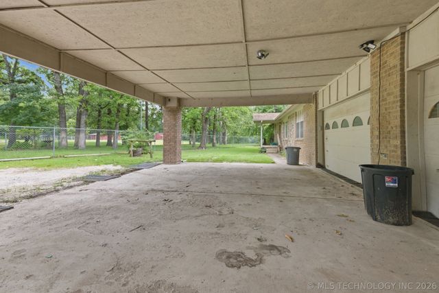 23212 W Coyote Trail, Sand Springs, OK 74063