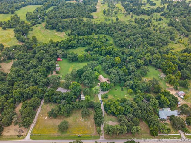 23212 W Coyote Trail, Sand Springs, OK 74063