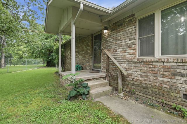23212 W Coyote Trail, Sand Springs, OK 74063