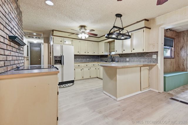 23212 W Coyote Trail, Sand Springs, OK 74063