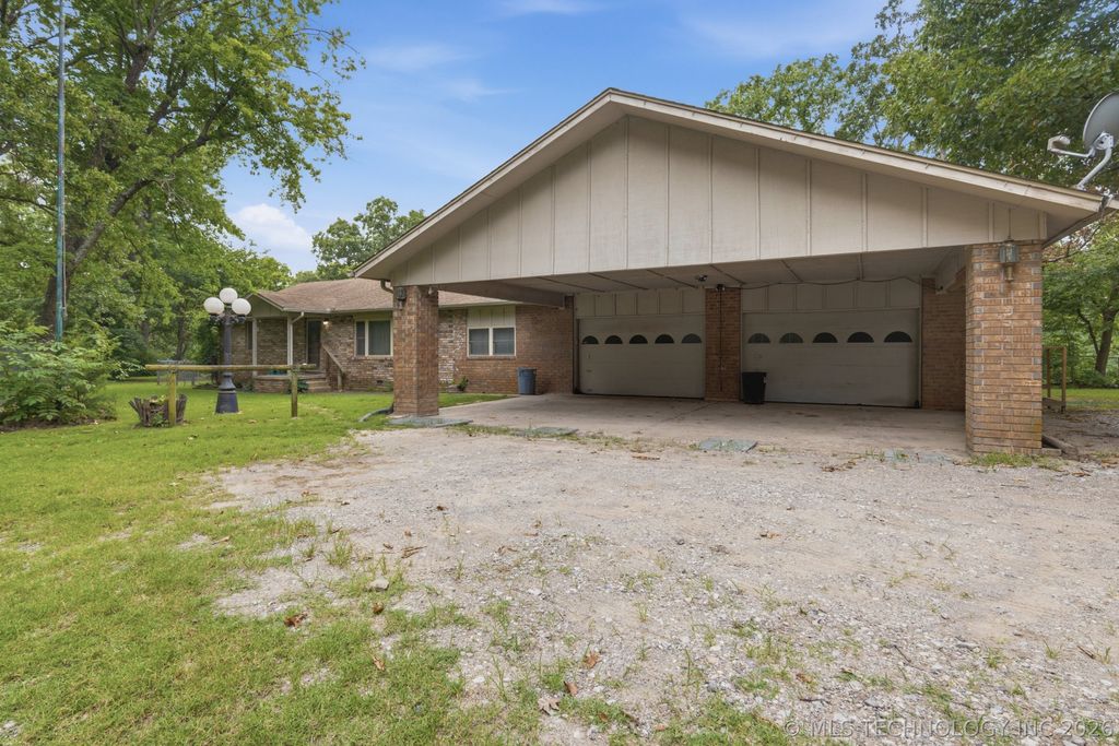 23212 W Coyote Trail, Sand Springs, OK 74063