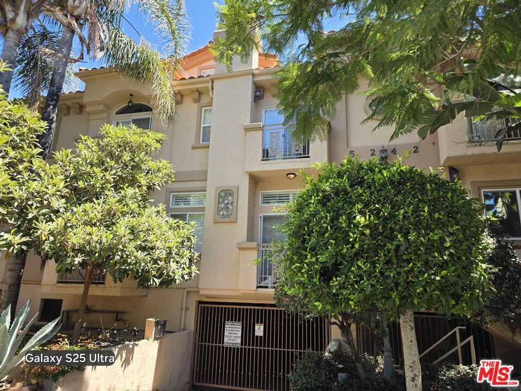 Image 1 of property listing at 5242 Vesper Ave, Unit 8, Los Angeles, CA 91411