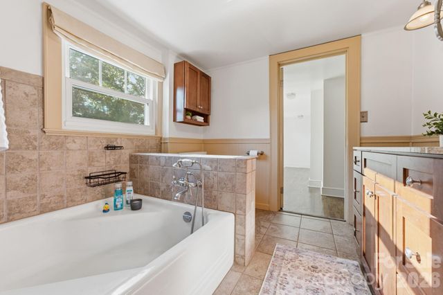 1686 Dutch Cove Road, Canton, NC 28716