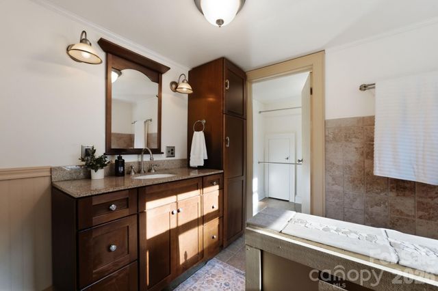 1686 Dutch Cove Road, Canton, NC 28716
