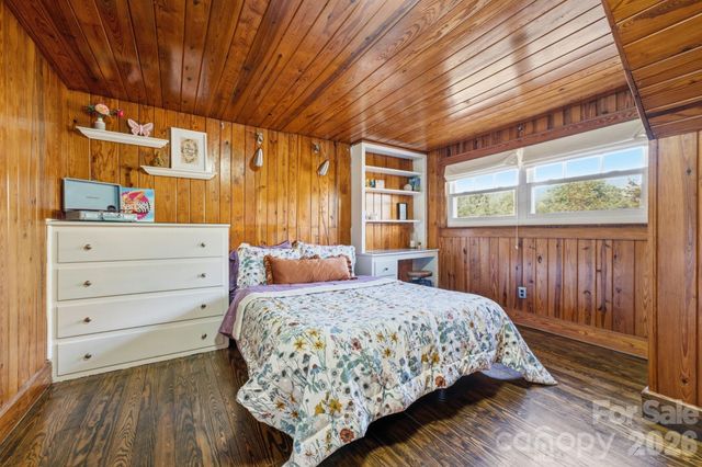 1686 Dutch Cove Road, Canton, NC 28716