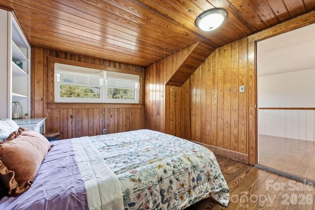 1686 Dutch Cove Road, Canton, NC 28716