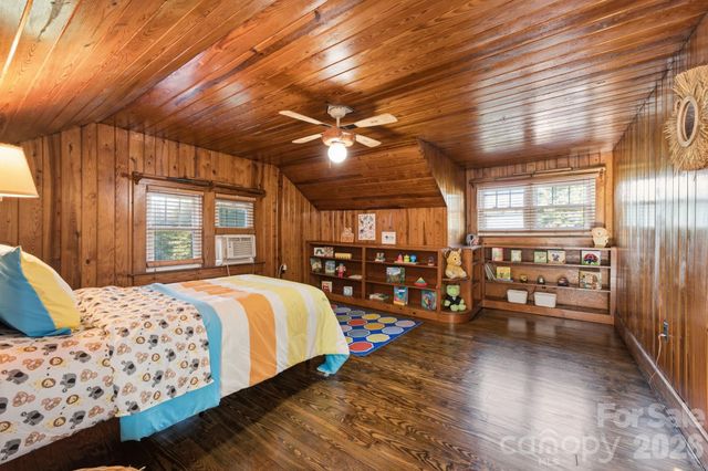 1686 Dutch Cove Road, Canton, NC 28716