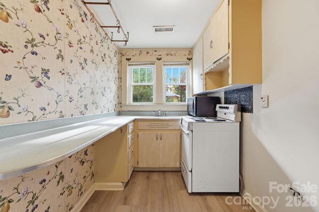 1686 Dutch Cove Road, Canton, NC 28716
